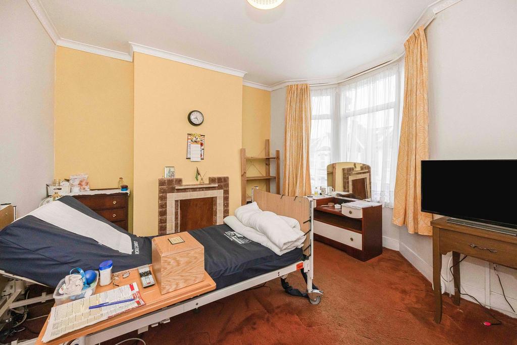 Bedroom, fireplace