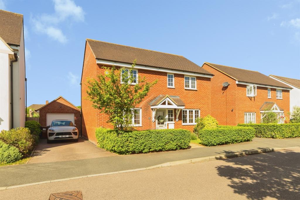4 bedroom detached house for sale