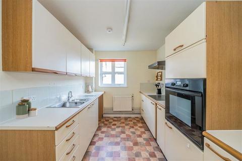 2 bedroom flat for sale, Walpole Place, Teddington TW11