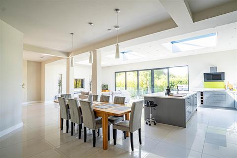 5 bedroom detached house for sale, Amherst Road, Hastings