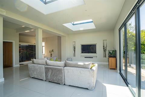 5 bedroom detached house for sale, Amherst Road, Hastings