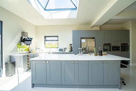 5 bedroom detached house for sale, Amherst Road, Hastings
