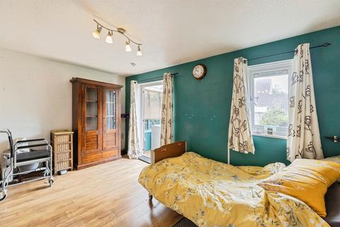 undefined, Pomander Crescent, Walnut Tree, Milton Keynes