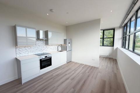 1 bedroom flat to rent, Frayswater Place, Waterwood House, UB8
