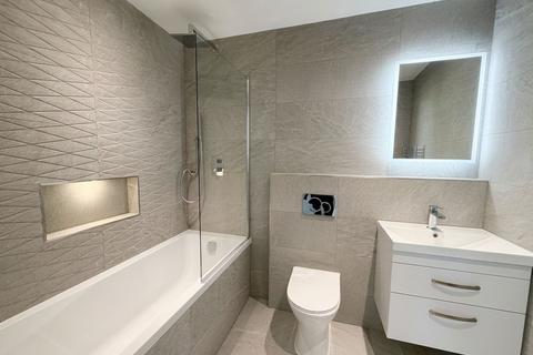 1 bedroom flat to rent, Frayswater Place, Waterwood House, UB8
