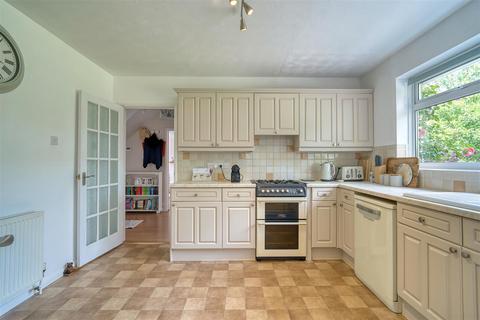 3 bedroom detached bungalow for sale, Shaftesbury Road, Gillingham