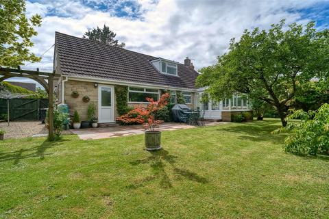 3 bedroom detached bungalow for sale, Shaftesbury Road, Gillingham