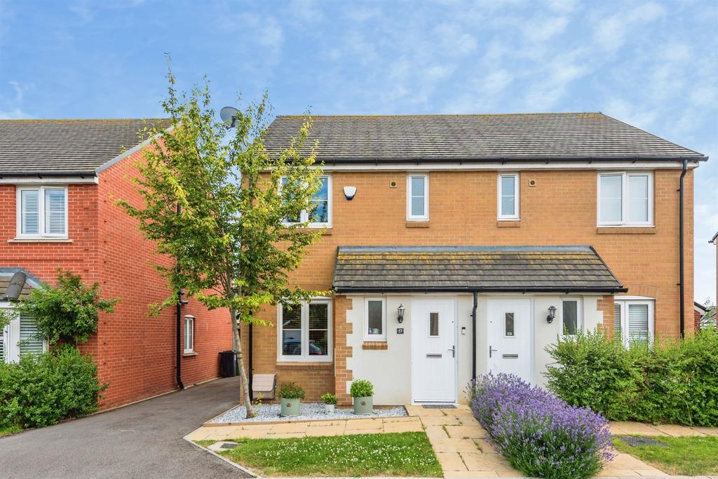 2 bedroom semi-detached house for sale