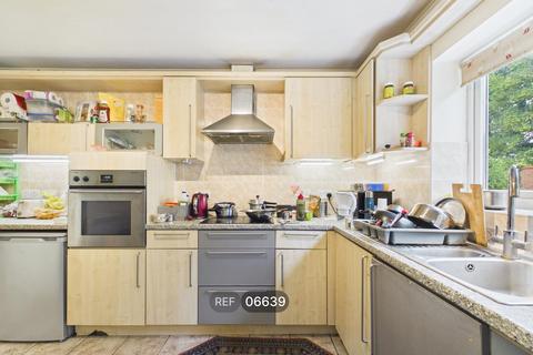 2 bedroom flat to rent, Belgravia House, Thorpe Road, Peterborough, PE3 6DF