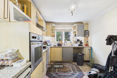 2 bedroom flat to rent, Belgravia House, Thorpe Road, Peterborough, PE3 6DF