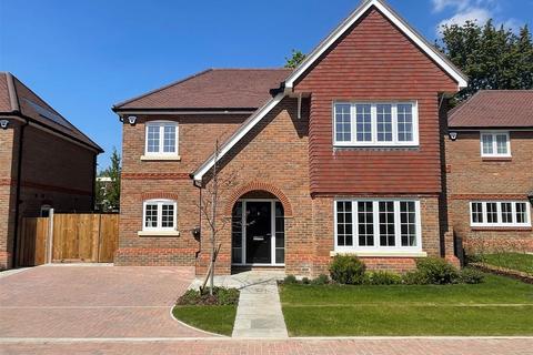 4 bedroom detached house for sale, Otway Close, Tadworth, Surrey