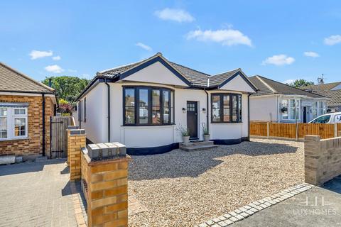 5 bedroom bungalow for sale, Wingletye Lane, Hornchurch