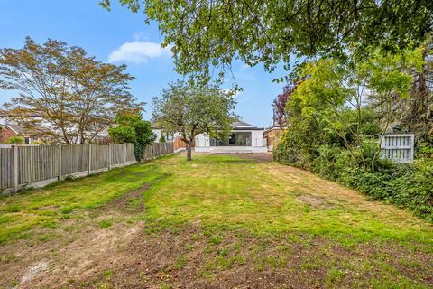 5 bedroom bungalow for sale, Wingletye Lane, Hornchurch