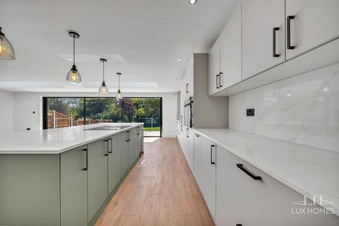 5 bedroom bungalow for sale, Wingletye Lane, Hornchurch