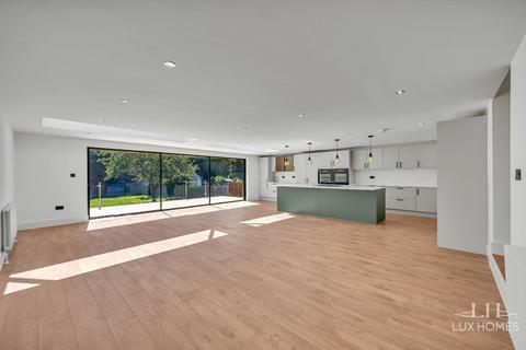 5 bedroom bungalow for sale, Wingletye Lane, Hornchurch