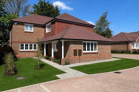 4 bedroom detached house for sale, Otway Close, Tadworth, Surrey