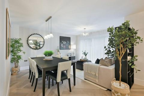 4 bedroom detached house for sale, Otway Close, Tadworth, Surrey