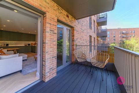 2 bedroom flat for sale, Explorer Way, London, NW7