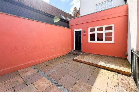 2 bedroom flat to rent, High Street, Bishops Stortford, CM23