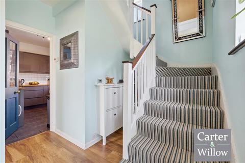 3 bedroom semi-detached house for sale, Lindsey Road, Dagenham, Essex