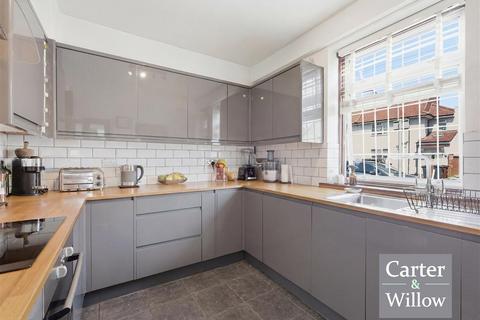 3 bedroom semi-detached house for sale, Lindsey Road, Dagenham, Essex