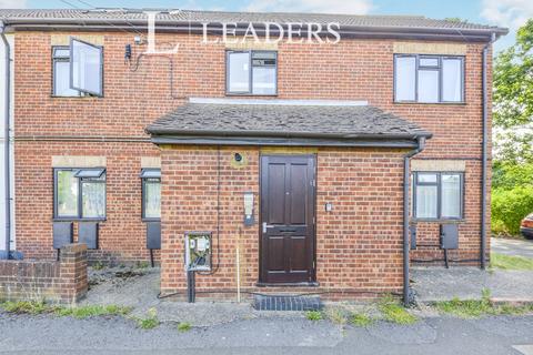 Studio to rent, Radlett Road, Frogmore, St. Albans, AL2
