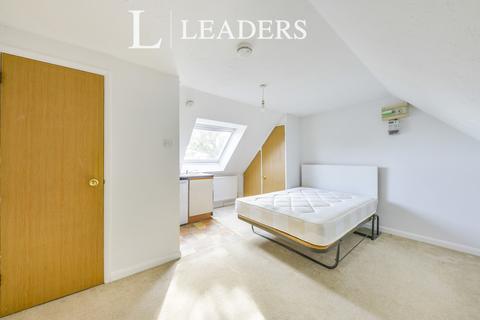 Studio to rent, Radlett Road, Frogmore, St. Albans, AL2