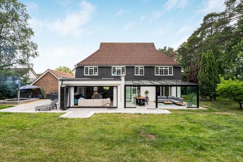 5 bedroom detached house for sale, Giffards Meadow, Farnham, GU9