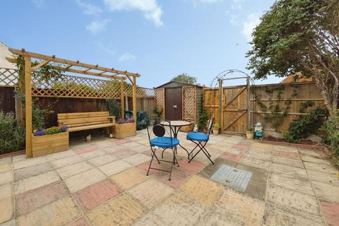 2 bedroom end of terrace house for sale, Barton Hill Drive, Sheerness ME12