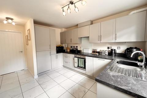 2 bedroom end of terrace house for sale, Shears Drive, Brighouse HD6