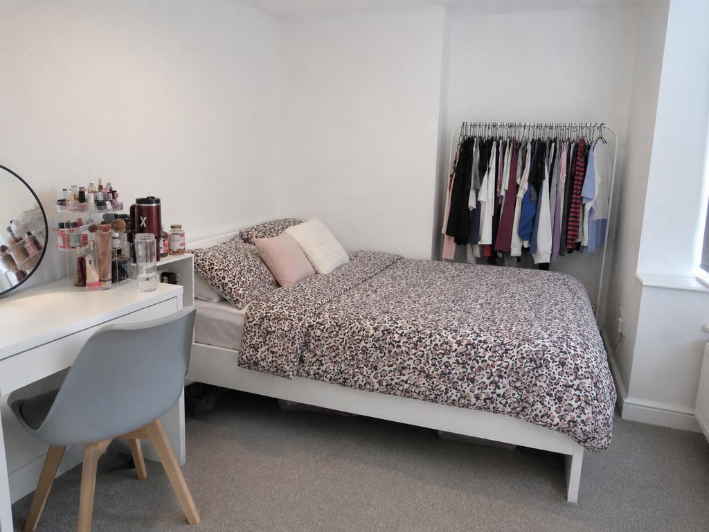 1 bedroom in a house share to rent