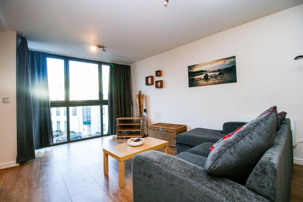 Apartment in Birmingham, Symphony Court, Ladywood - View 2