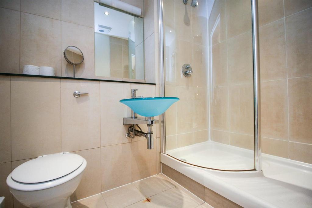Apartment in Birmingham, Symphony Court, Ladywood - View 5