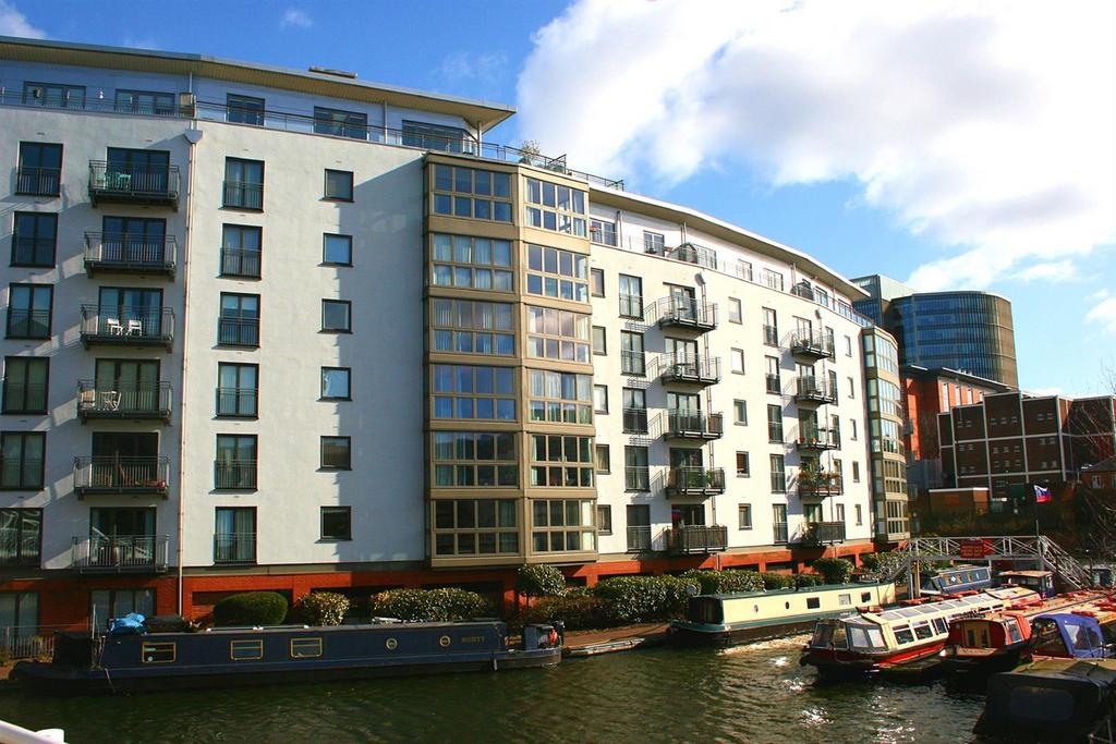 Apartment in Birmingham, Symphony Court, Ladywood - More