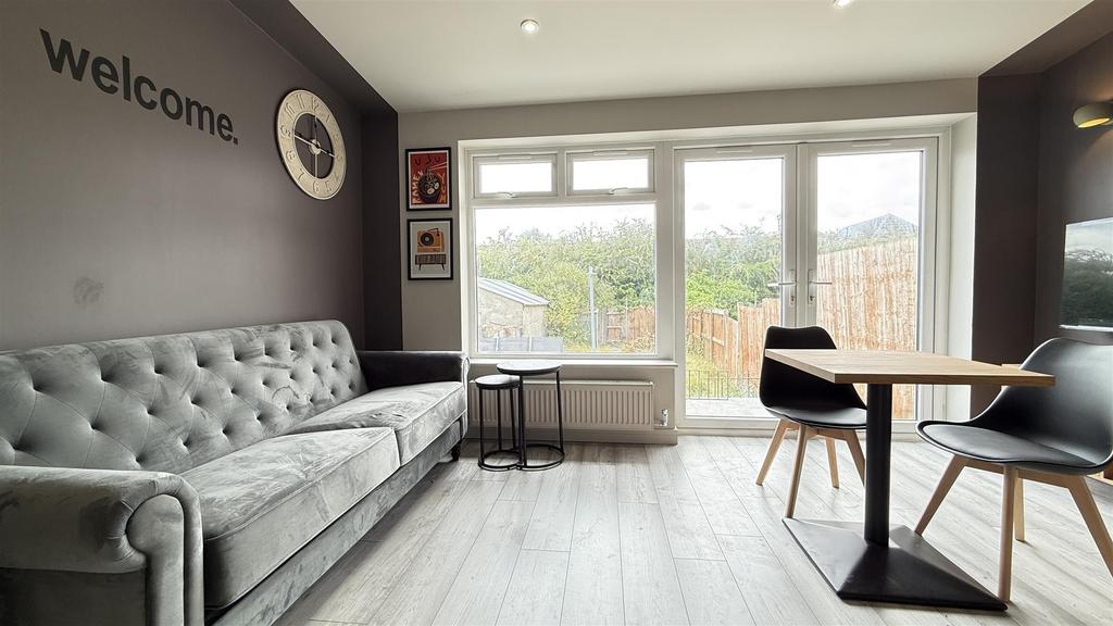 4 bedroom terraced house to rent