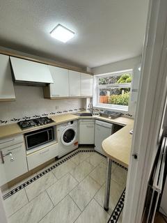 1 bedroom in a house share to rent, Briar Close, Hampton TW12