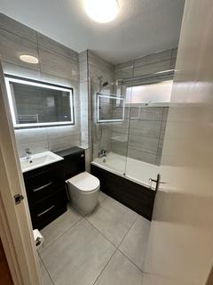 1 bedroom in a house share to rent, Briar Close, Hampton TW12