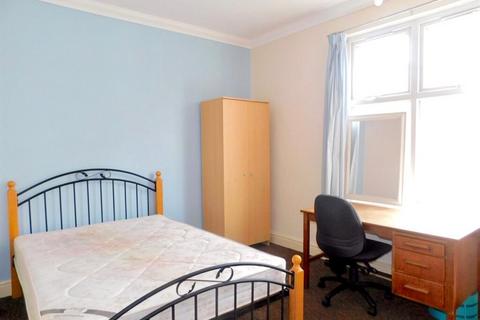 4 bedroom terraced house to rent, Grasmere Street, Leicester LE2