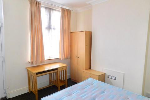 4 bedroom terraced house to rent, Grasmere Street, Leicester LE2