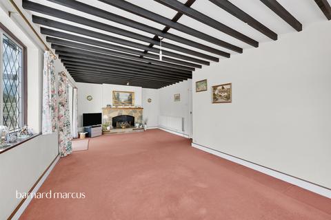 2 bedroom detached bungalow for sale, Walsingham Gardens, Epsom