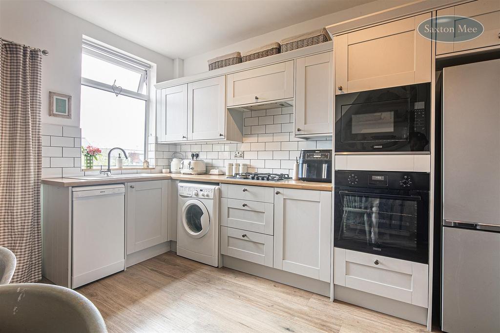 House in Sheffield, Birkendale, Upperthorpe - More