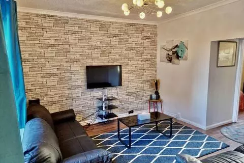 3 bedroom end of terrace house for sale - View 2