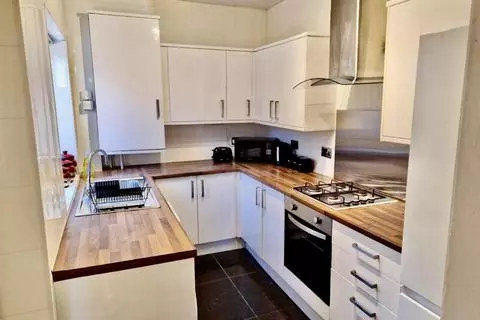 3 bedroom end of terrace house for sale - View 4