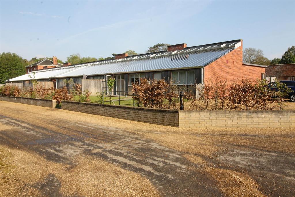 2 bedroom semi-detached bungalow to rent
