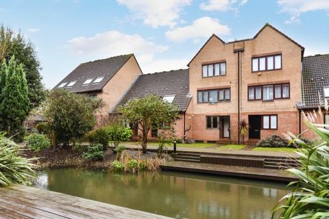 Rotterdam Drive, London, E14 3JA, London, E14