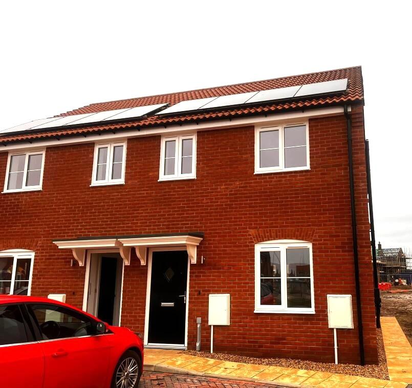 3 bedroom semi-detached house to rent