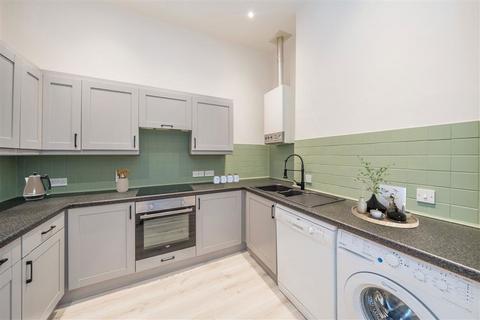 undefined, Broad Street, Teddington TW11