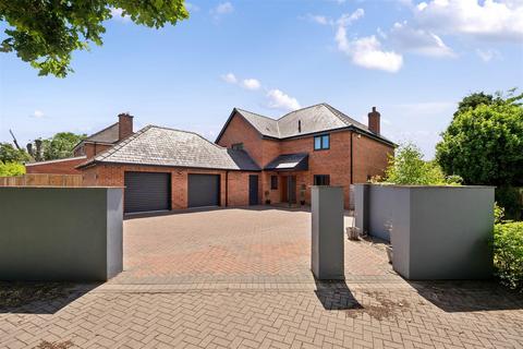 4 bedroom detached house for sale, Holywell Gutter Lane, Hereford