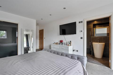 4 bedroom detached house for sale, Holywell Gutter Lane, Hereford