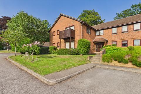 2 bedroom flat for sale, Collingwood Rise, Camberley, Surrey, GU15